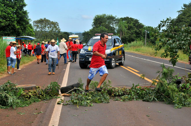 Protestos contra impeachment fecham rodovias em todo país Conesul News