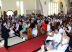 Dezenas de católicos participaram da cerimônia no domingo pela manhã
